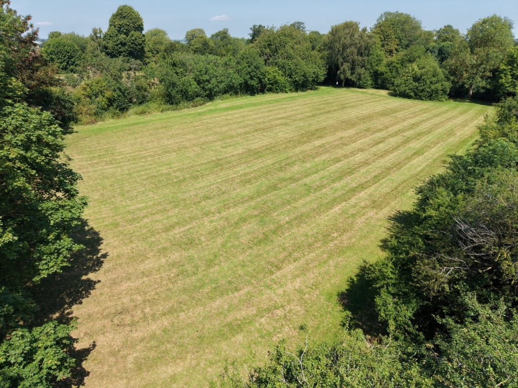 Lot: 26 - FREEHOLD LAND - Aerial shot of the land 3